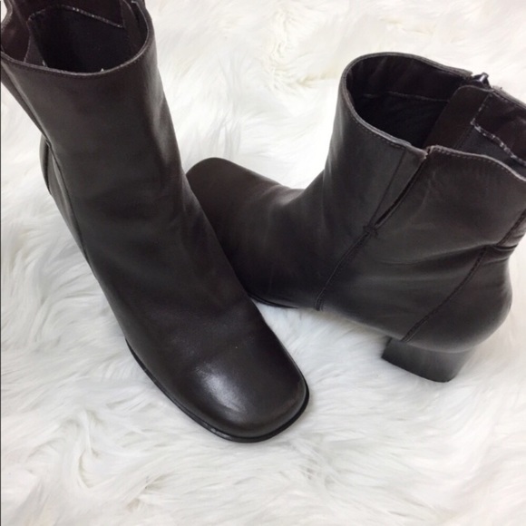 BROWN LEATHER ANKLE BOOTS (NATURALIZER) - Picture 2 of 6